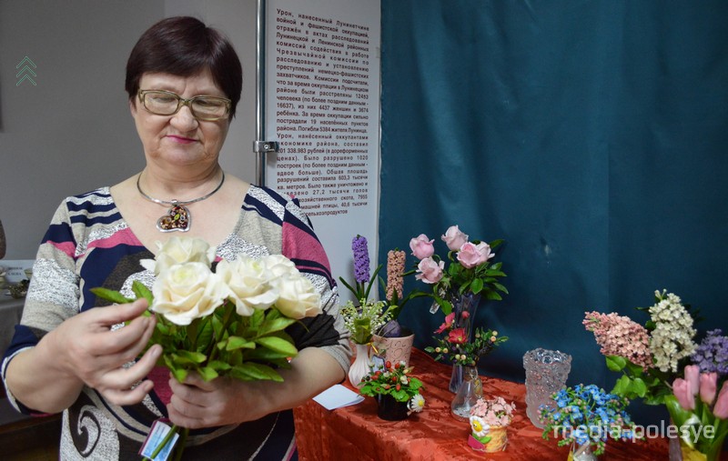 Каждую розу из этого букета Елена Фоменко, по её словам, делала дней пять