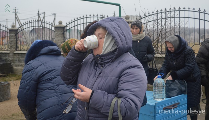  Глоток Крещенской воды сразу после освящения