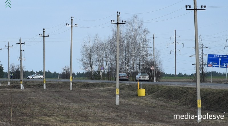 От М10 со стороны д.Гончары