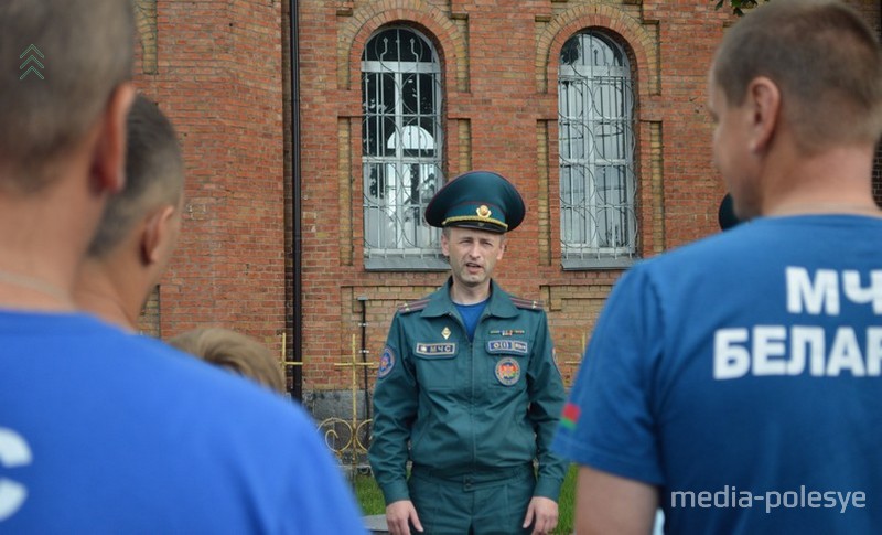 С напутственным словом выступил начальник РОЧС Эдуард Санюкович 