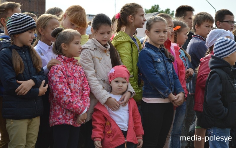 Желающих посмотреть на выступления ребят, занимающихся в ЦДТ, собралось немало