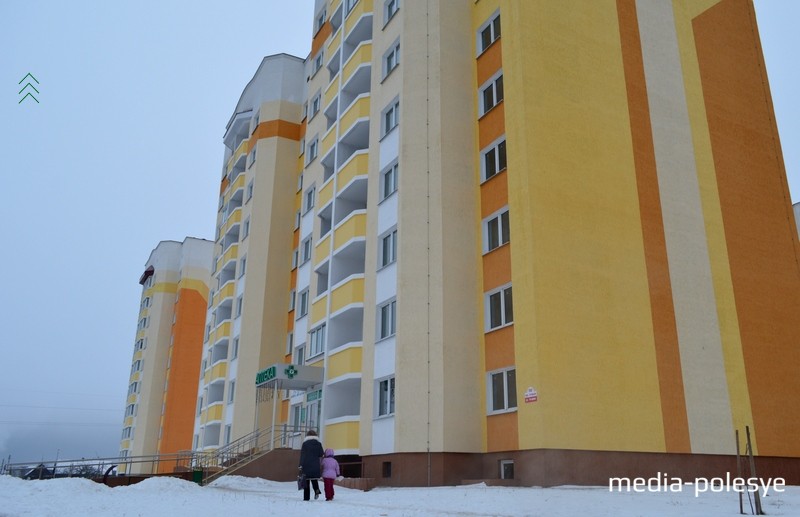 За последние три года улицу Гагарина «заставили» многоэтажками. Квартиры здесь строили не только по госсзаказу, но и долевым способом