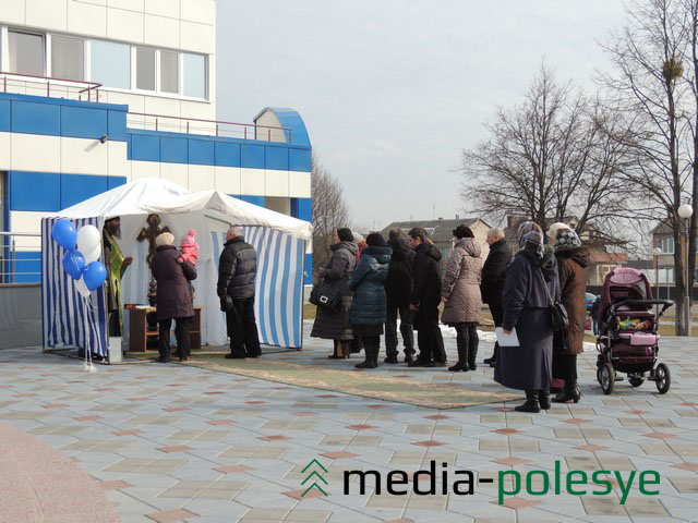 На протяжении всего съезда у святыни совершали молитвы