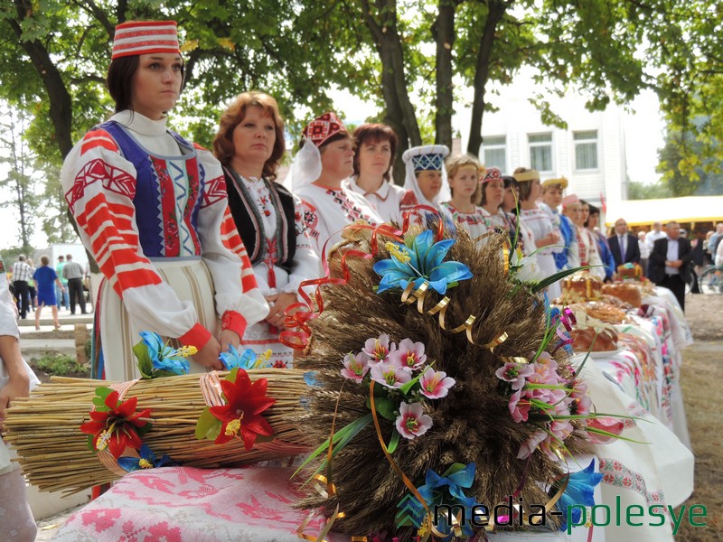 19 караваяў прывезлі з гаспадарак раёна на свята