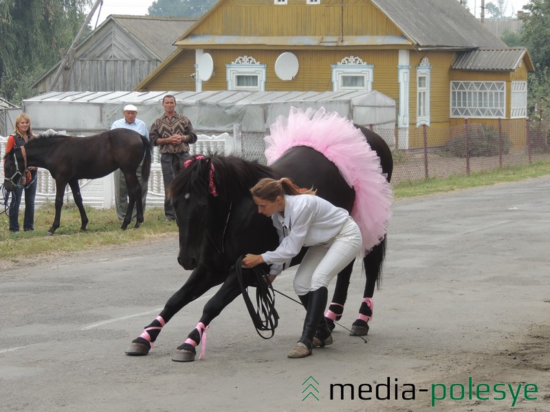 Лера і кабыла Балерына здзіўлялі гледачоў сваім выступленнем