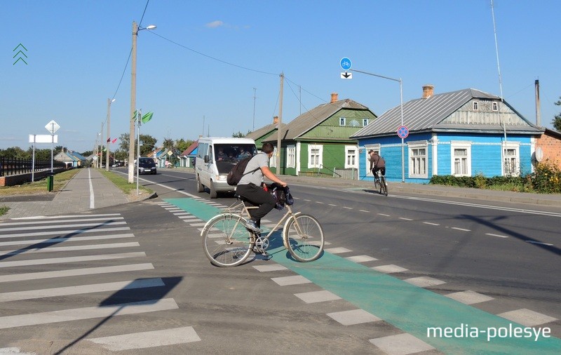 Специальная дорожная разметка для велосипедистов в Давид-Городке, фото из архива Медиа-Полесья