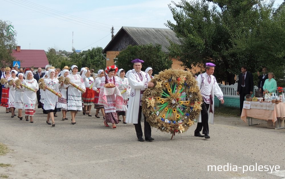 Праздничное шествие хлеборобов Столинщины