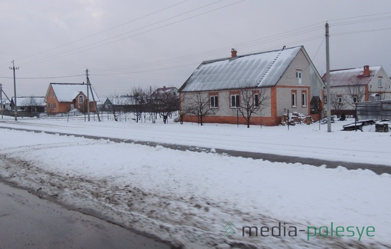 Работники ЖКХ стараются максимально очистить от снега улицы райцентра