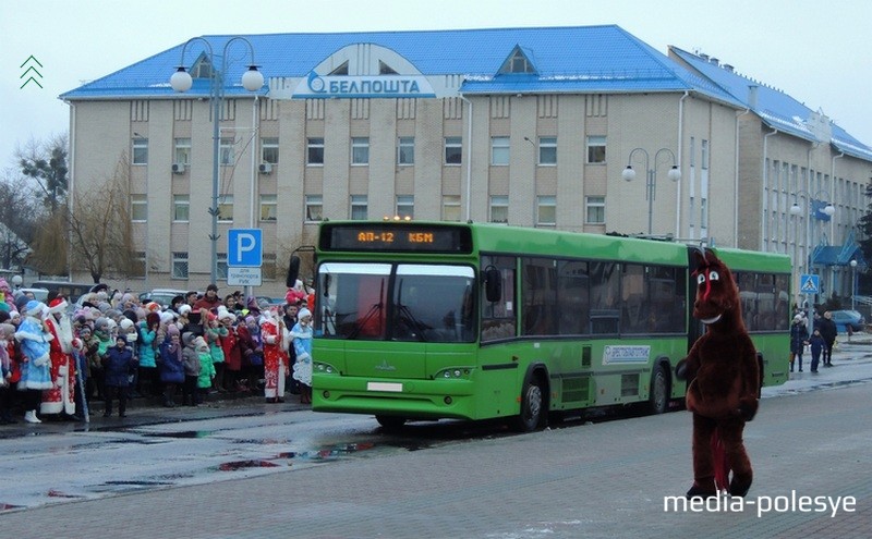 Городскому автобусу праздник – не помеха