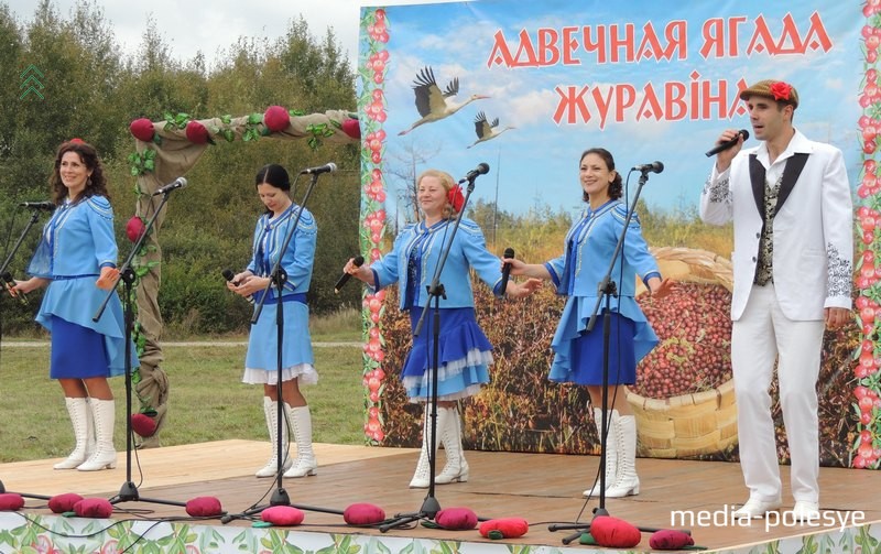 Выступаюць госці з Лунінеччыны