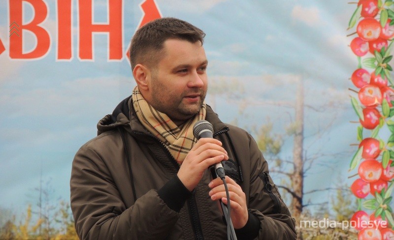 Менеджар праекта Уладзімір Усцін вітае ўдзельнікаў фестывалю