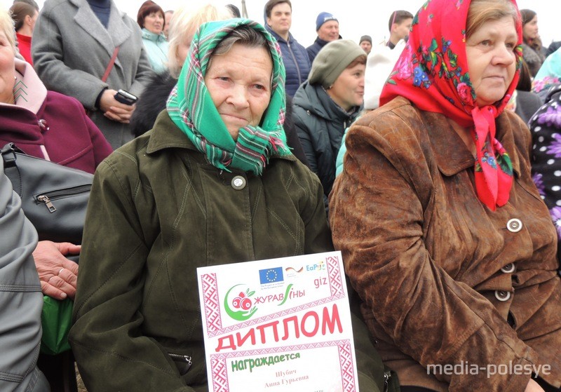 Ганна Шубіч – самая сталая збіральніца журавін