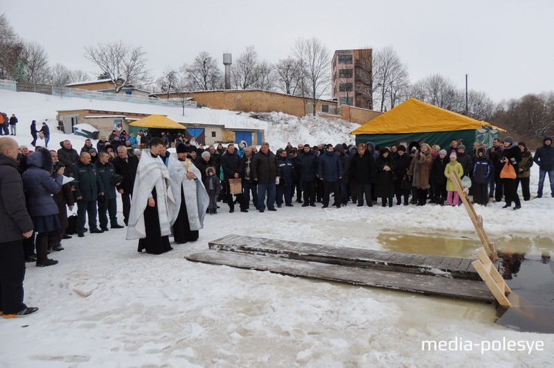 У сделанной на Копанце купели отслужили молебен