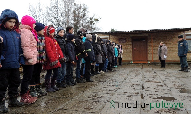 Во Всемирный День гражданской обороны в школах Столинщины прошли учения. Отработка эвакуации в Колоднянской базовой школе