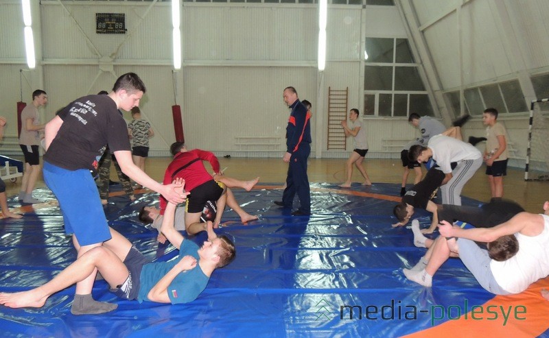 Эти юноши несколько лет подряд занимаются на тренировках у Олега Чеха