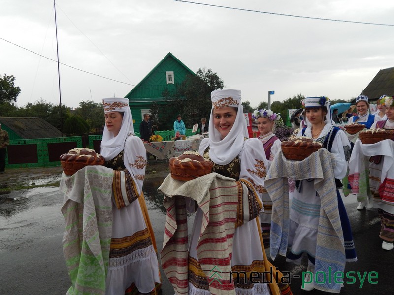 Весомый вклад в каравай нового урожая внёс каждый СПК района