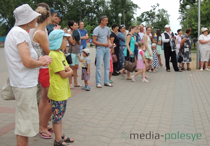 Группы поддержки пришли болеть за своих