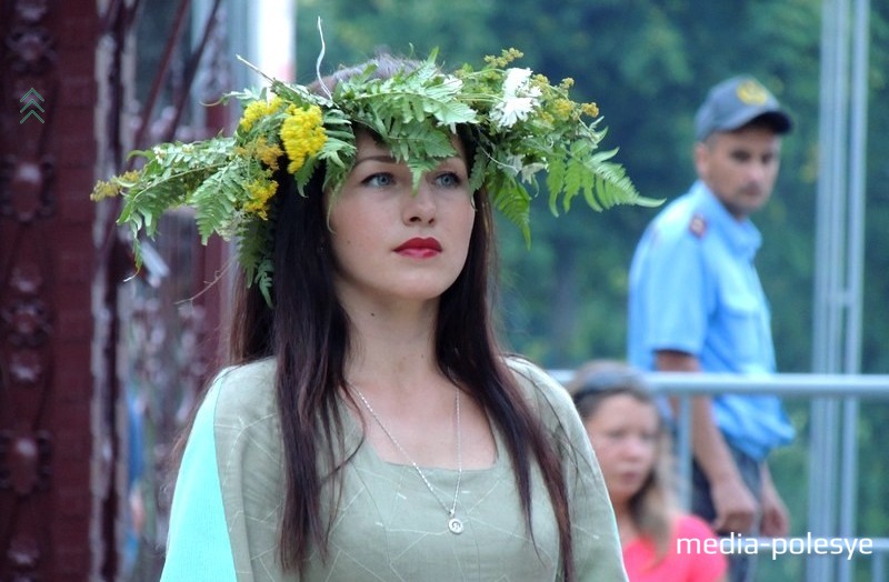 Таццяна Кулак у ролі Купалінкі на купальскім свяце