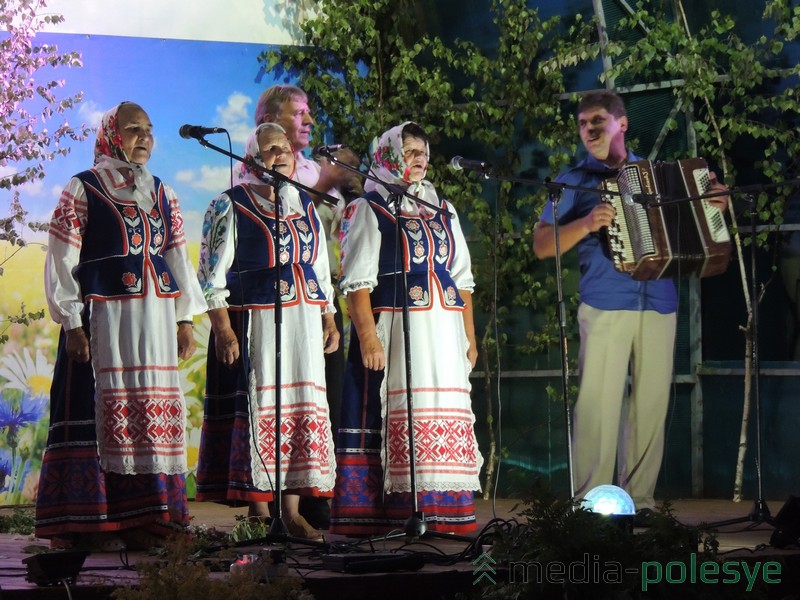 Выступае народны фальклорны калектыў “Журавушка” Адвержыцкага СДФ