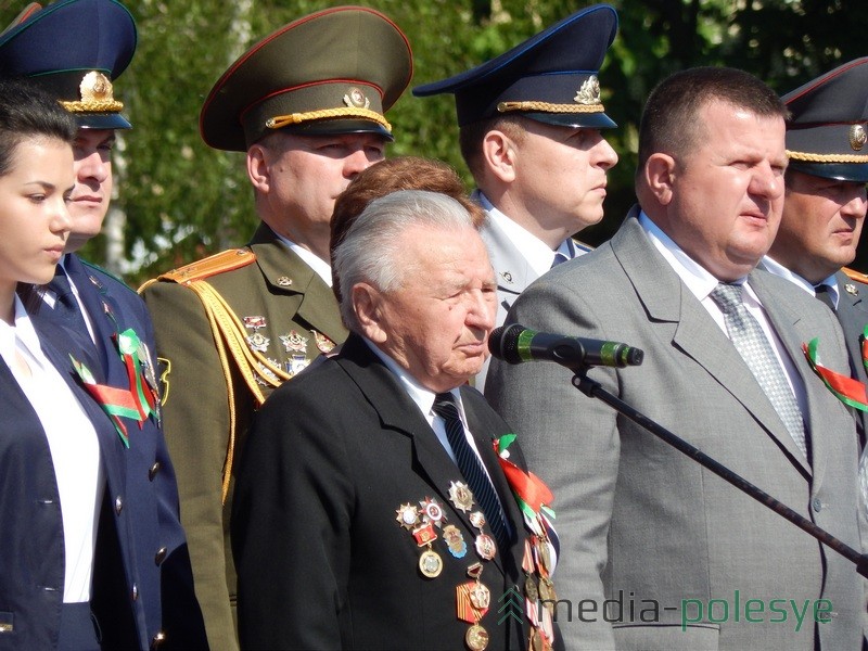  «Война длилась 4 года. Была тяжёлой и суровой. Почти три десятка миллионов советских людей погибло в войне. Все сражались до последнего патрона»