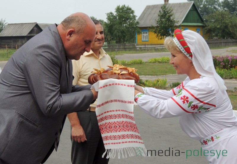 Васіля Чэрніка ў Гарадной сустракалі з караваем