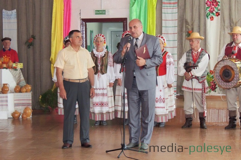  Аляксей Дзямко і Васіль Чэрнік вітаюць прысутных