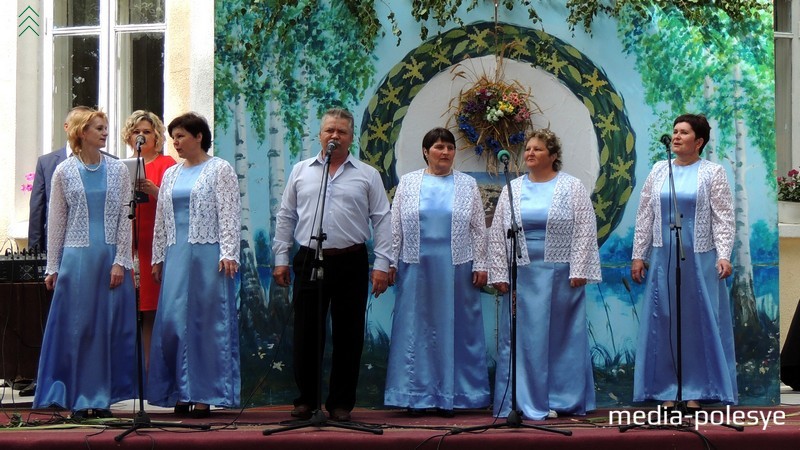 Артисты радовали зрителей своими выступлениями