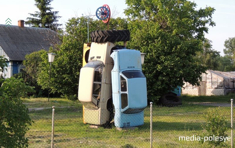 Эта композиция состоит из четырёх автомобилей