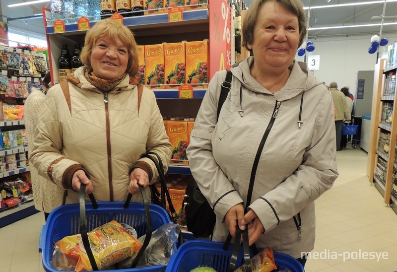  Подруги Нина и Софья намерены покупать в «Санте» мясные, молочные продукты и крупы