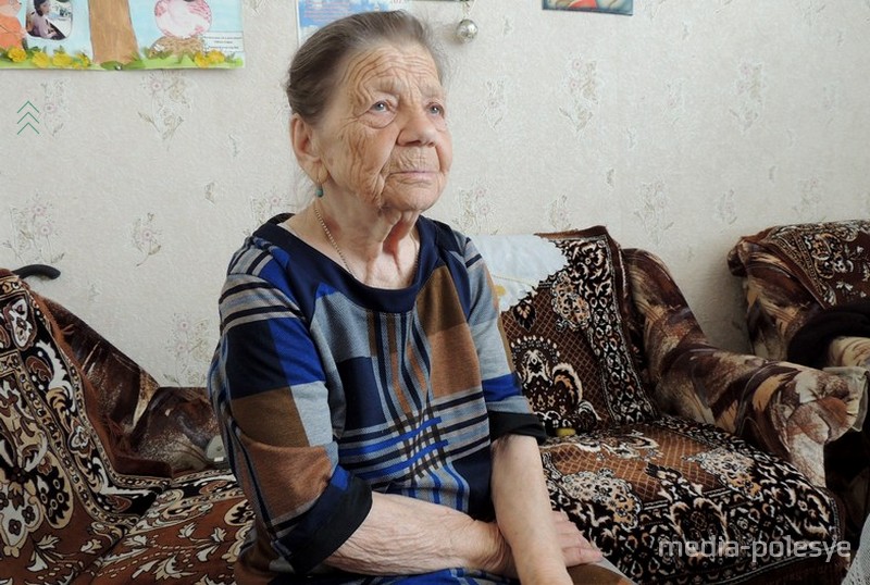 В свои 90 лет Любовь Васильевна отчётливо помнит все давние события