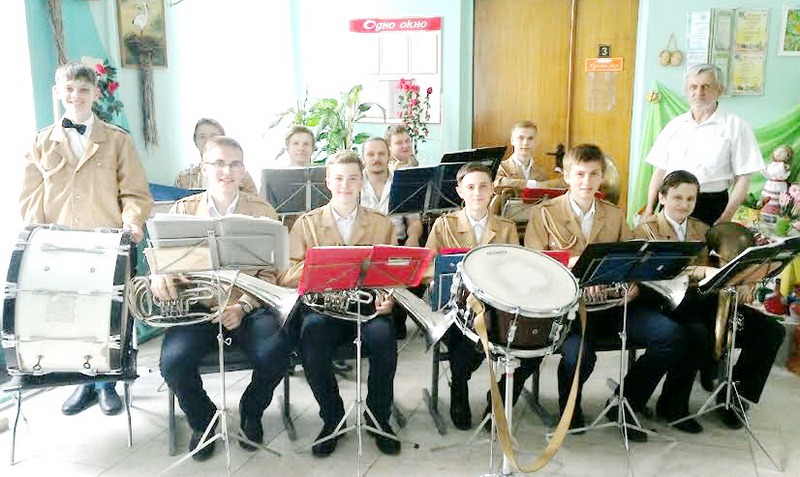 Духовой оркестр под рук.В. П. Дедина на отчётном концерте в ЦДТ