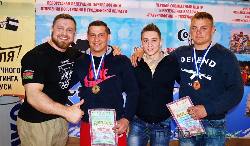 Эдуард Хлуд, Денис Молдованов, Герман Сацкевич с абсолютным чемпионом Беларуси последних лет Дмитрием Винокуровым