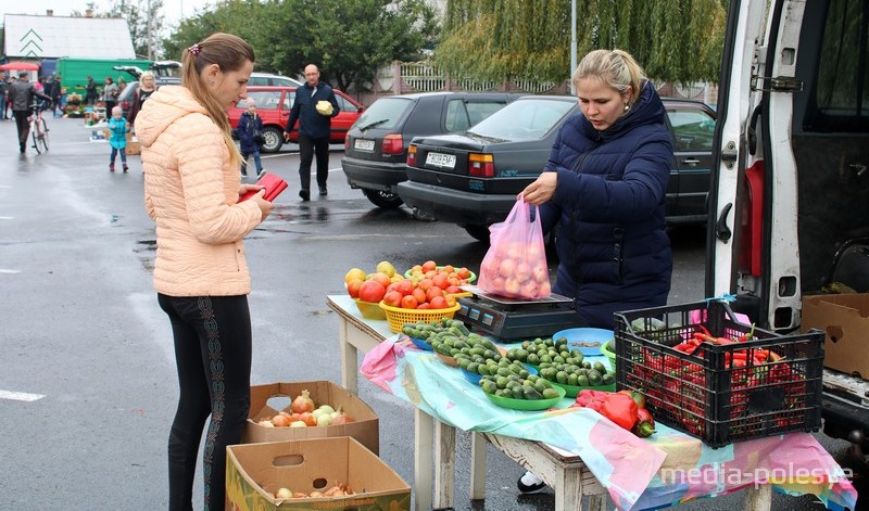 Наталья из Бережного продает овощи, выращенные свекровью