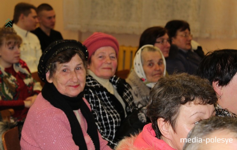 Среди гостей – учителя, которые уже на заслуженном отдыхе: Любовь Ивановна Кныревич и Лидия Павловна Берёзко