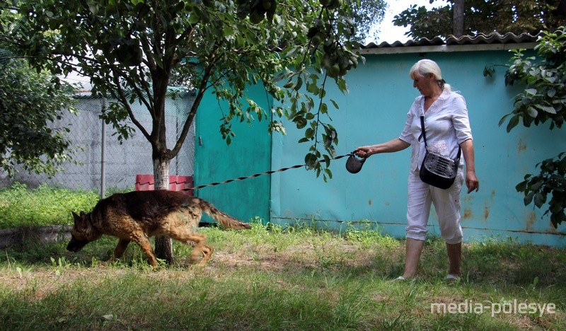 Наталия каждый день приходит в ветлечебницу погулять со своим питомцем