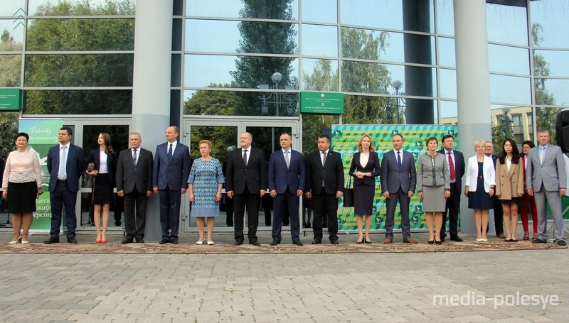 Руководство и гости университета