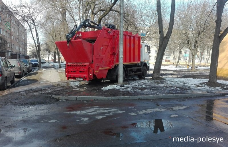 Фото жителей улицы 60-лет октября. Тот самый МАЗ-мусоровоз