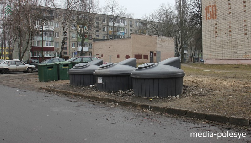 Во дворе улиц Центральная-Первомайская контейнеры расположили удачно