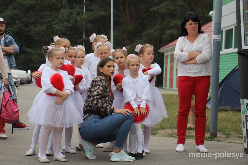  Танцевальный коллектив «Апельсин»