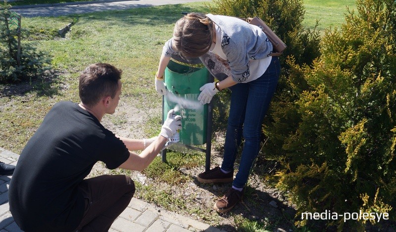 Урна превращается в агитплакат