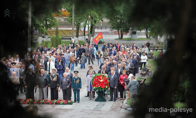 Несколько сотен пинчан пришли в парк