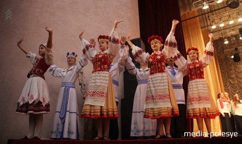 На собрании звучали гимны Пинску