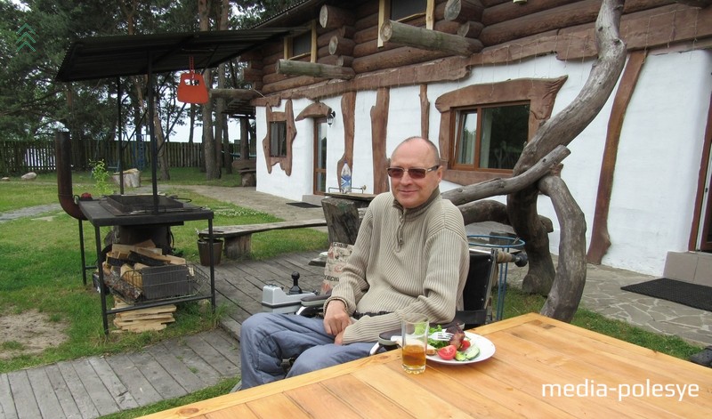 Валерий Тимакин (на снимке) говорит, что любые мелочи, которые не замечает обычный человек, для людей с инвалидностью очень важны