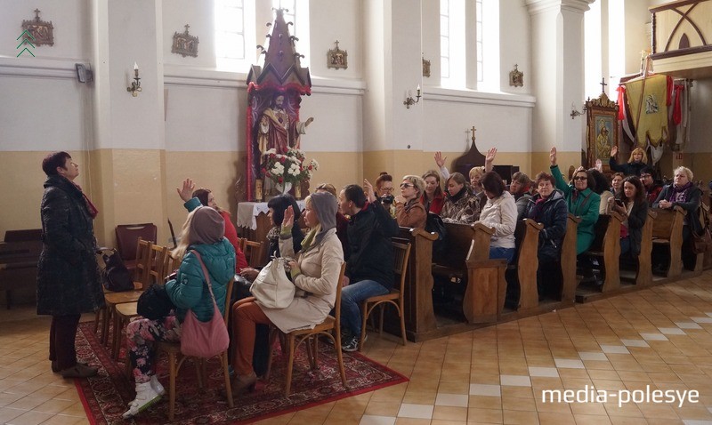 Учебная экскурсия в Логишенском костёле Святых Петра и Павла, где хранится икона Божьей Матери – Королевы Полесья