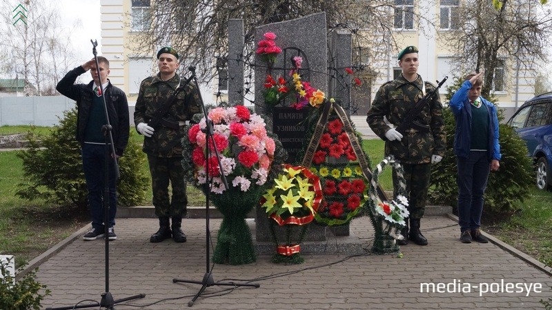 Памятный знак в Пинске