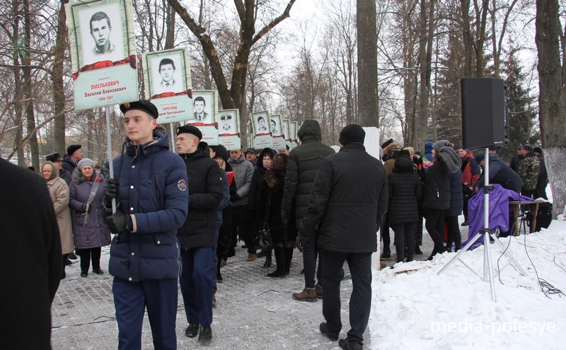 Портреты пинчан погибших на войне в Афгане