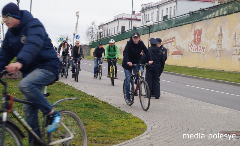 Пинчане спешат к началу мероприятия