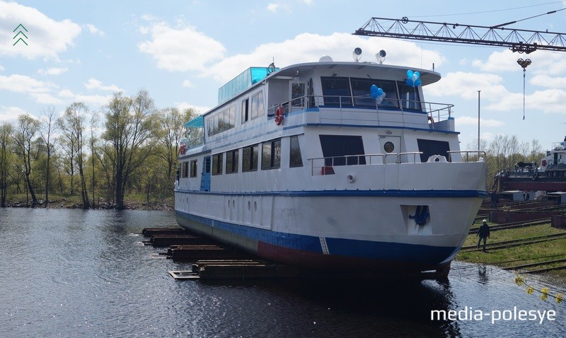 «Белая Русь» медленно сходит на воду