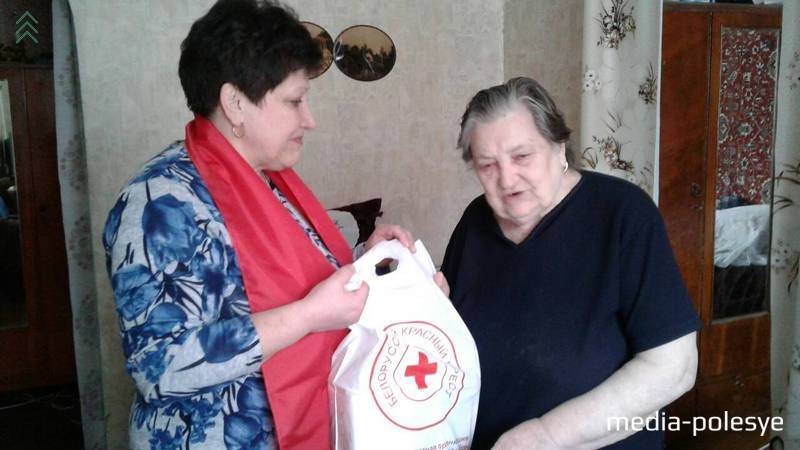 Поздравления с 8 Марта принимала и 90-летняя Нина Фёдоровна Журинок