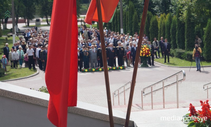 Перед возложением венков